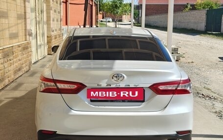 Toyota Camry, 2018 год, 2 580 000 рублей, 3 фотография