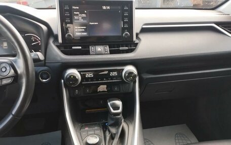 Toyota RAV4, 2021 год, 4 050 000 рублей, 9 фотография