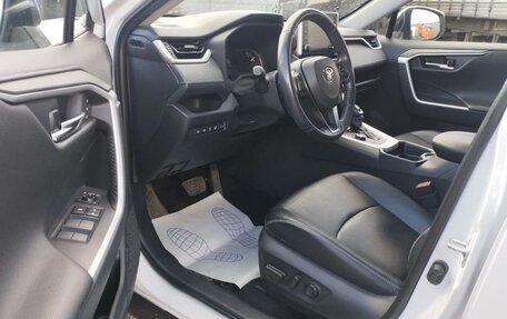 Toyota RAV4, 2021 год, 4 050 000 рублей, 5 фотография