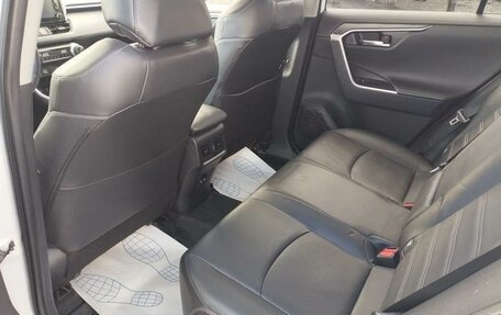 Toyota RAV4, 2021 год, 4 050 000 рублей, 12 фотография