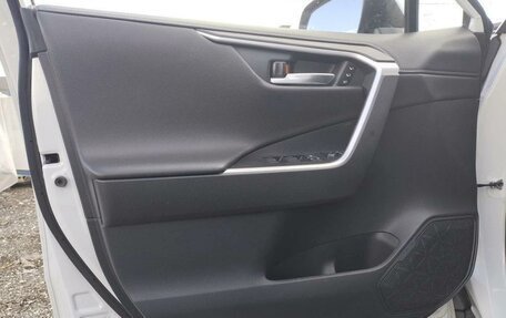 Toyota RAV4, 2021 год, 4 050 000 рублей, 14 фотография