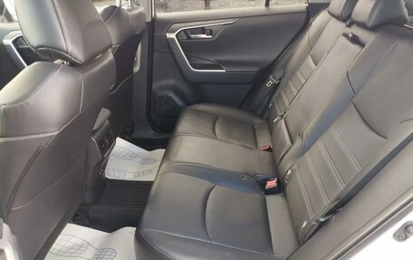 Toyota RAV4, 2021 год, 4 050 000 рублей, 13 фотография