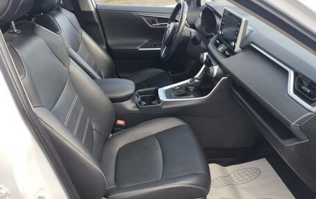 Toyota RAV4, 2021 год, 4 050 000 рублей, 10 фотография