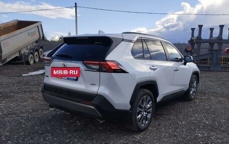 Toyota RAV4, 2021 год, 4 050 000 рублей, 3 фотография