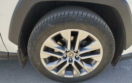 Toyota RAV4, 2021 год, 4 050 000 рублей, 19 фотография