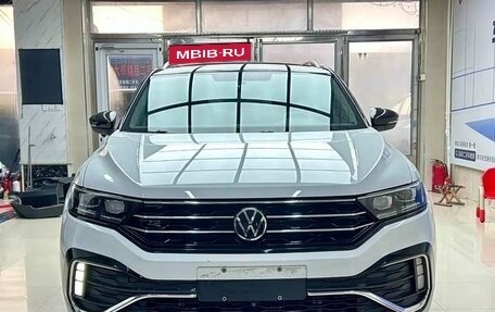 Volkswagen T-Roc I, 2022 год, 1 750 000 рублей, 2 фотография