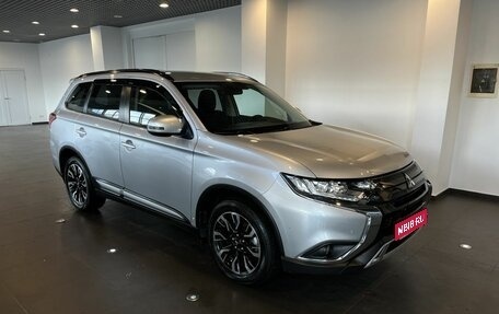 Mitsubishi Outlander III рестайлинг 3, 2021 год, 2 740 000 рублей, 1 фотография