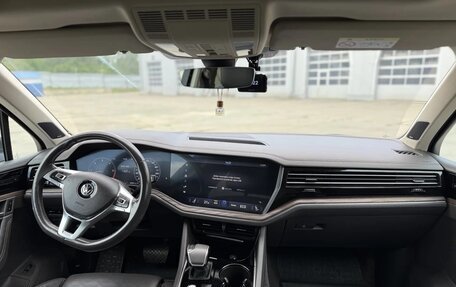 Volkswagen Touareg III, 2021 год, 4 850 000 рублей, 7 фотография