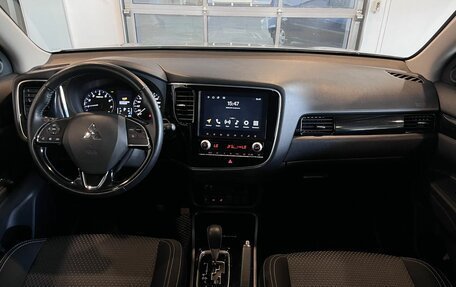 Mitsubishi Outlander III рестайлинг 3, 2021 год, 2 740 000 рублей, 9 фотография