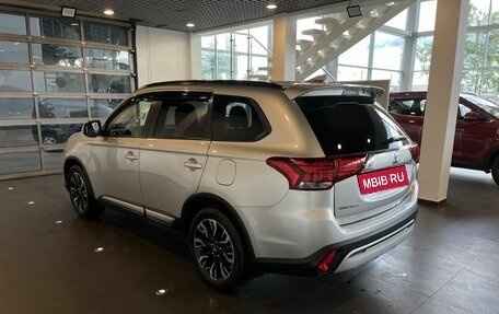 Mitsubishi Outlander III рестайлинг 3, 2021 год, 2 740 000 рублей, 5 фотография