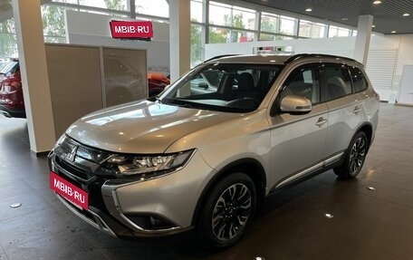 Mitsubishi Outlander III рестайлинг 3, 2021 год, 2 740 000 рублей, 7 фотография