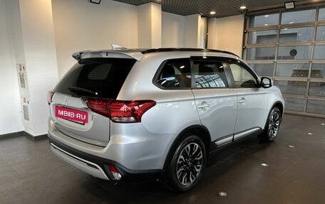 Mitsubishi Outlander III рестайлинг 3, 2021 год, 2 740 000 рублей, 3 фотография