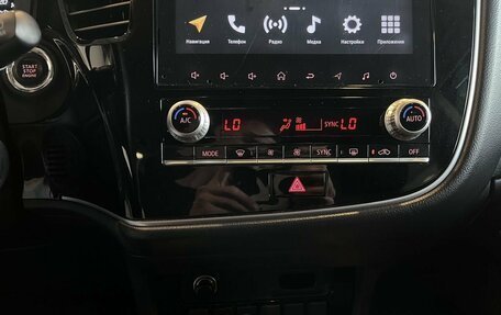 Mitsubishi Outlander III рестайлинг 3, 2021 год, 2 740 000 рублей, 15 фотография