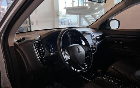 Mitsubishi Outlander III рестайлинг 3, 2021 год, 2 740 000 рублей, 22 фотография