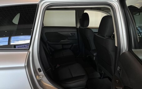 Mitsubishi Outlander III рестайлинг 3, 2021 год, 2 740 000 рублей, 17 фотография