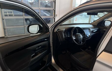 Mitsubishi Outlander III рестайлинг 3, 2021 год, 2 740 000 рублей, 20 фотография