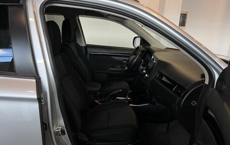 Mitsubishi Outlander III рестайлинг 3, 2021 год, 2 740 000 рублей, 28 фотография