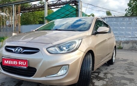 Hyundai Solaris II рестайлинг, 2011 год, 710 000 рублей, 2 фотография