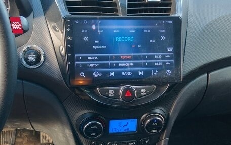 Hyundai Solaris II рестайлинг, 2011 год, 710 000 рублей, 12 фотография