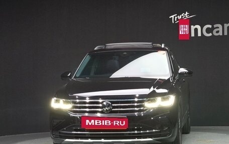 Volkswagen Tiguan II, 2023 год, 2 673 000 рублей, 3 фотография