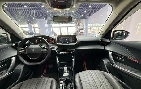 Peugeot 2008 II, 2022 год, 1 210 000 рублей, 6 фотография