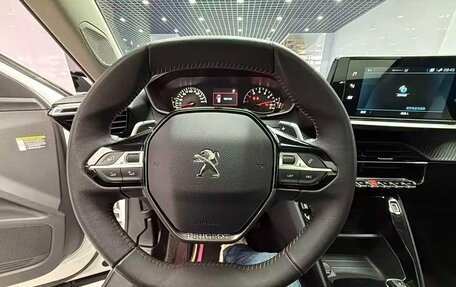 Peugeot 2008 II, 2022 год, 1 210 000 рублей, 7 фотография