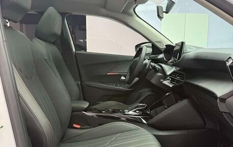 Peugeot 2008 II, 2022 год, 1 210 000 рублей, 9 фотография