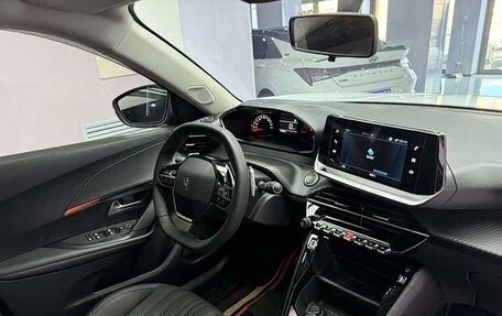 Peugeot 2008 II, 2022 год, 1 210 000 рублей, 8 фотография