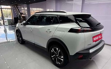Peugeot 2008 II, 2022 год, 1 210 000 рублей, 4 фотография