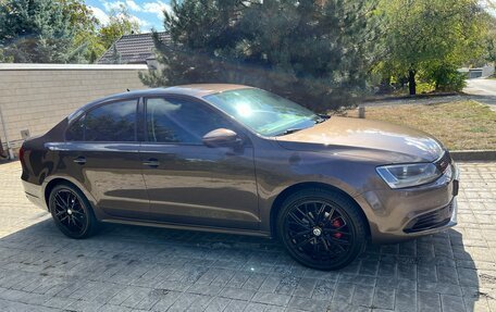 Volkswagen Jetta VI, 2011 год, 970 000 рублей, 3 фотография