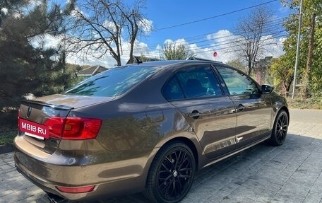 Volkswagen Jetta VI, 2011 год, 970 000 рублей, 2 фотография