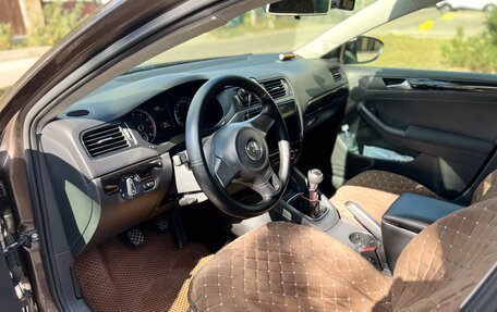 Volkswagen Jetta VI, 2011 год, 970 000 рублей, 10 фотография