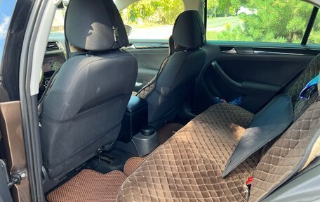 Volkswagen Jetta VI, 2011 год, 970 000 рублей, 13 фотография