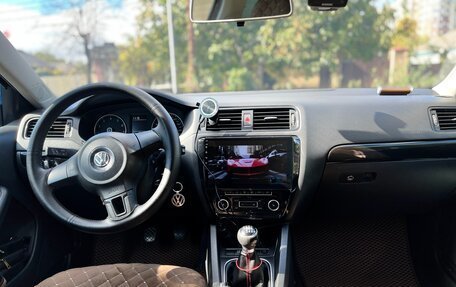 Volkswagen Jetta VI, 2011 год, 970 000 рублей, 17 фотография