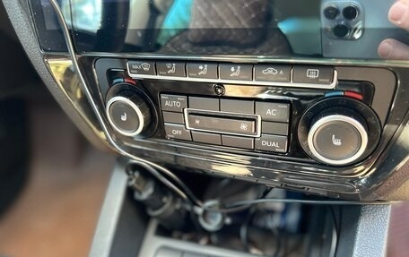 Volkswagen Jetta VI, 2011 год, 970 000 рублей, 18 фотография