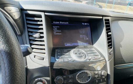 Infiniti QX70, 2015 год, 2 350 000 рублей, 15 фотография