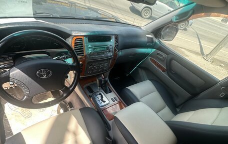 Toyota Land Cruiser 100 рестайлинг 2, 2005 год, 2 550 000 рублей, 3 фотография