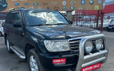 Toyota Land Cruiser 100 рестайлинг 2, 2005 год, 2 550 000 рублей, 2 фотография