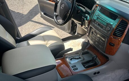 Toyota Land Cruiser 100 рестайлинг 2, 2005 год, 2 550 000 рублей, 21 фотография