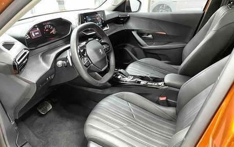 Peugeot 2008 II, 2022 год, 1 200 000 рублей, 6 фотография