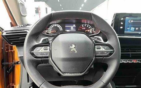 Peugeot 2008 II, 2022 год, 1 200 000 рублей, 8 фотография