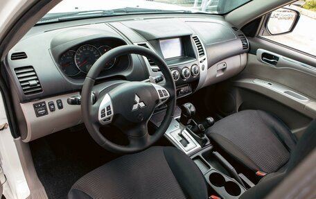 Mitsubishi Pajero Sport II рестайлинг, 2014 год, 1 595 000 рублей, 12 фотография