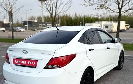 Hyundai Solaris II рестайлинг, 2015 год, 1 000 000 рублей, 3 фотография