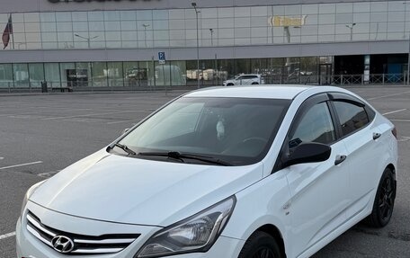 Hyundai Solaris II рестайлинг, 2015 год, 1 000 000 рублей, 2 фотография