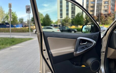Toyota RAV4, 2005 год, 1 250 000 рублей, 24 фотография
