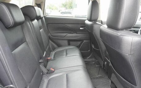 Mitsubishi Outlander III рестайлинг 3, 2018 год, 1 863 000 рублей, 10 фотография