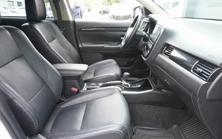 Mitsubishi Outlander III рестайлинг 3, 2018 год, 1 863 000 рублей, 11 фотография