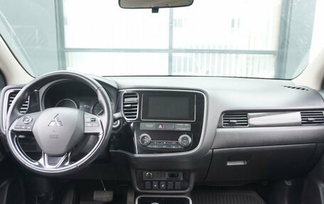 Mitsubishi Outlander III рестайлинг 3, 2018 год, 1 863 000 рублей, 12 фотография