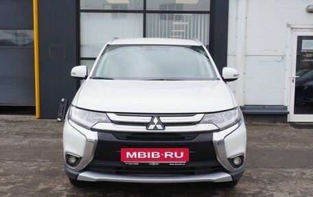 Mitsubishi Outlander III рестайлинг 3, 2018 год, 1 863 000 рублей, 2 фотография