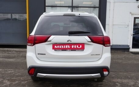 Mitsubishi Outlander III рестайлинг 3, 2018 год, 1 863 000 рублей, 6 фотография
